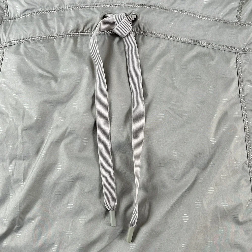 Lululemon Spring Fling Silver Polka Dot Lightweight Down Puffer Jacket‎ Ruffle S